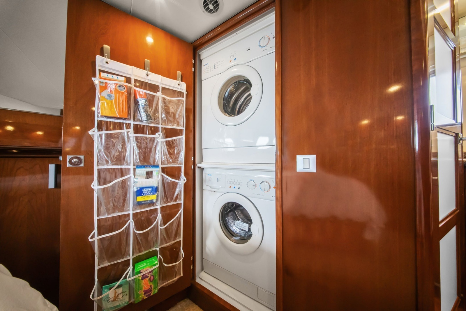 LADY CAPE 56ft Carver Yacht For Sale