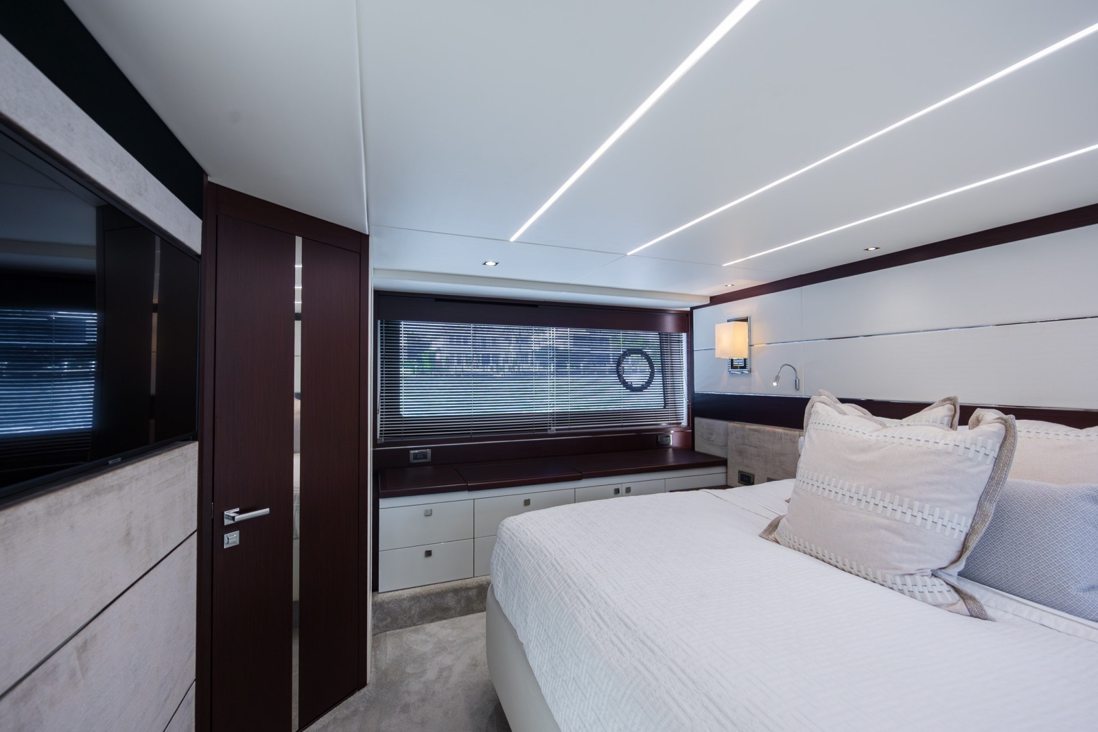 74' 2020 Sunseeker PREDATOR 74 XPS