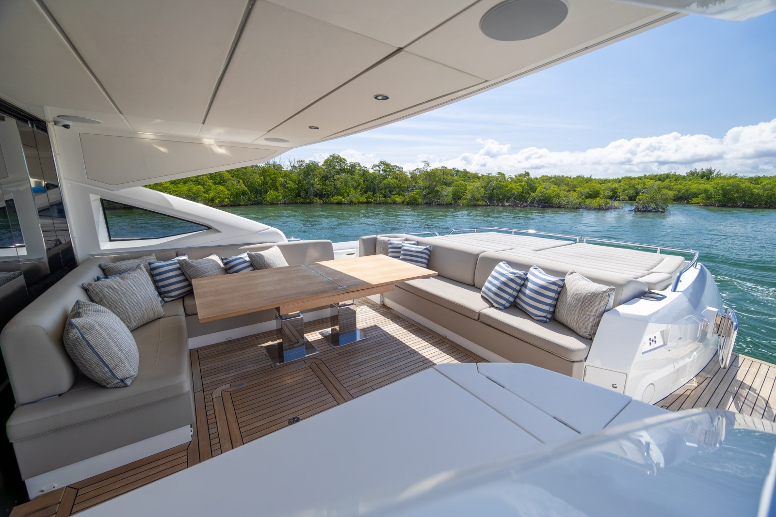 2020 Sunseeker PREDATOR 74 XPS