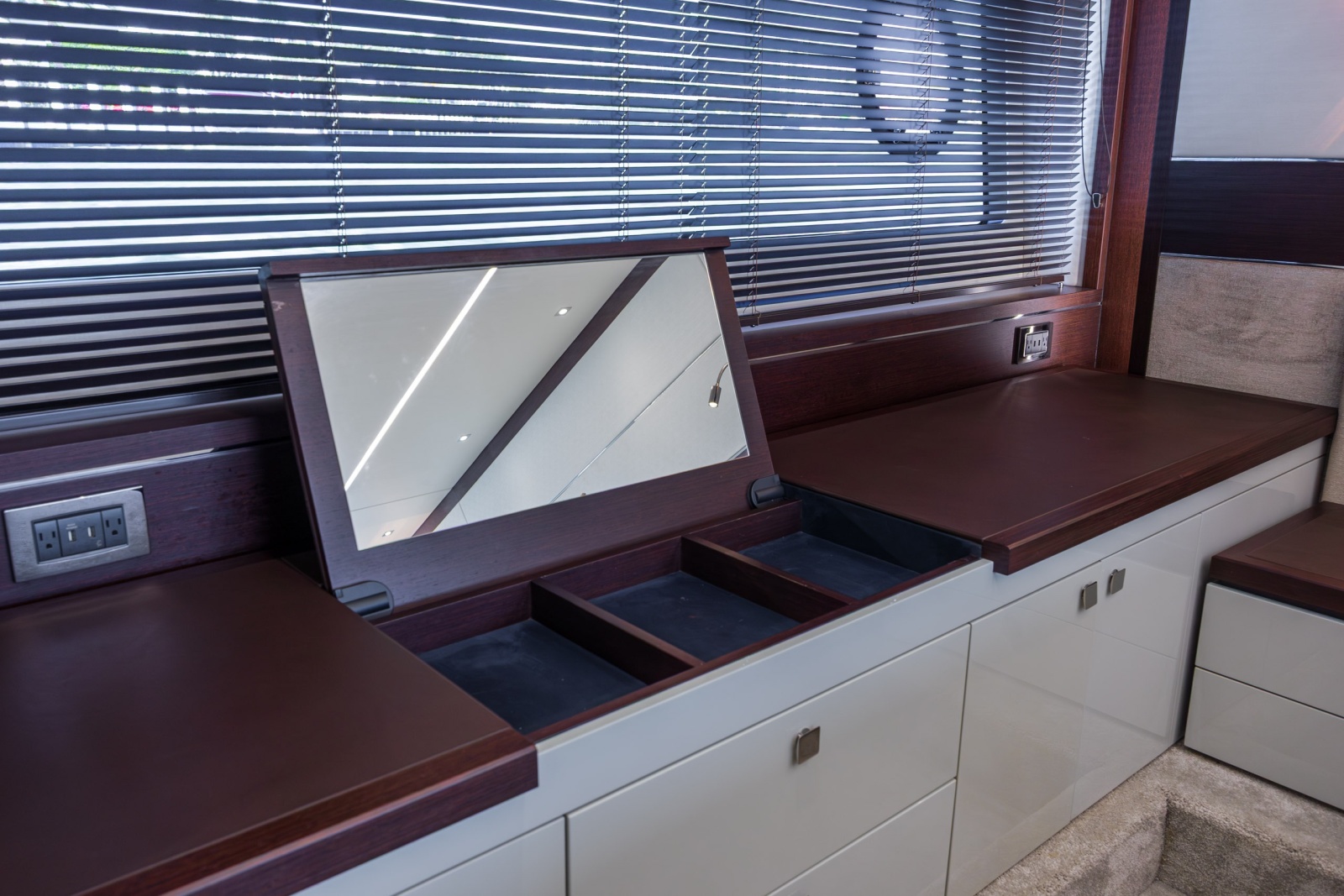 74' 2020 Sunseeker PREDATOR 74 XPS