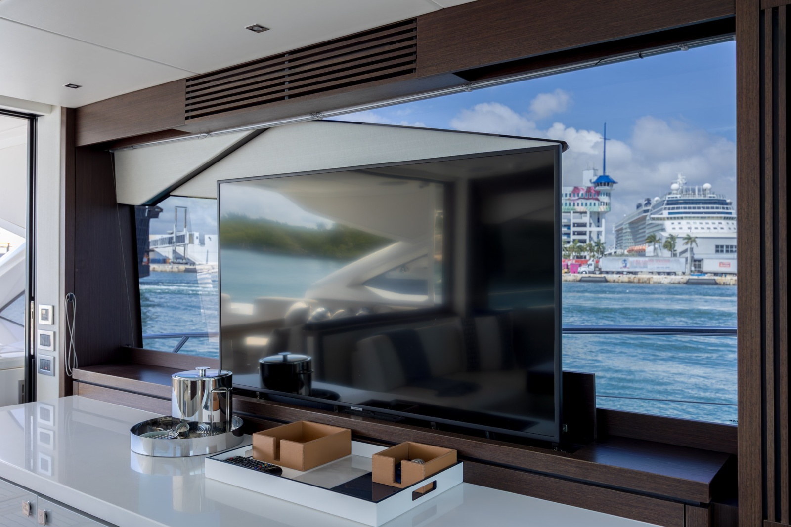 74' 2020 Sunseeker PREDATOR 74 XPS