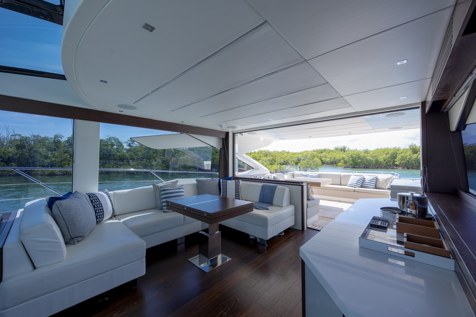 74' 2020 Sunseeker PREDATOR 74 XPS