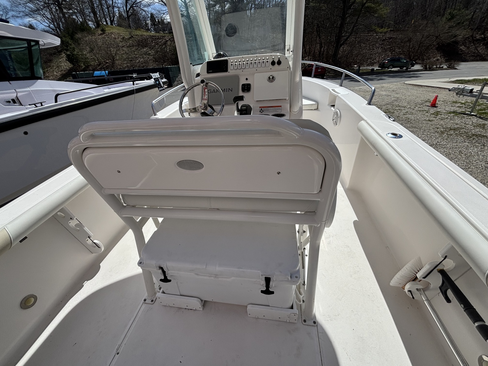 23' 2011 Everglades Everglades 230 CC