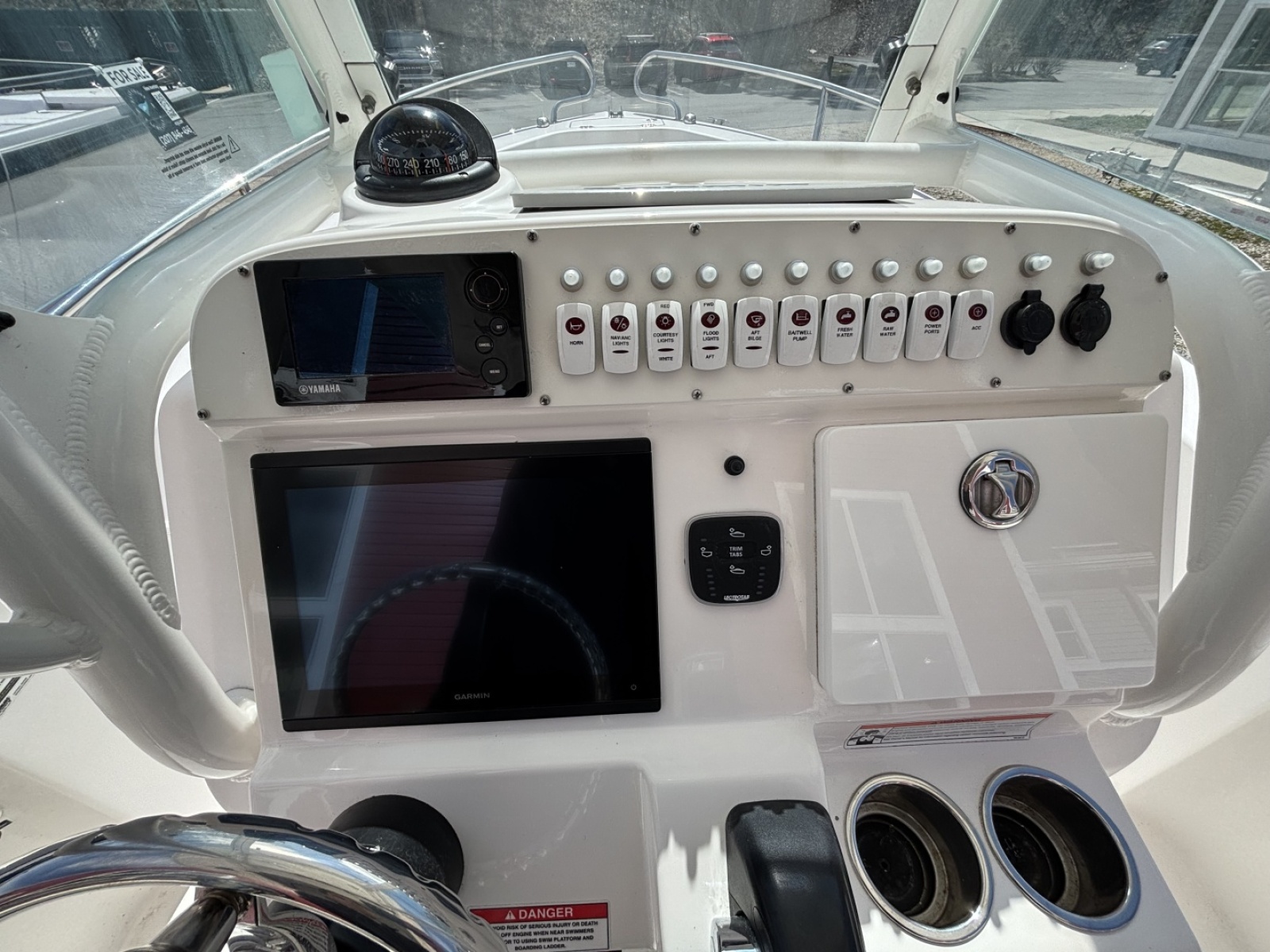 23' 2011 Everglades Everglades 230 CC