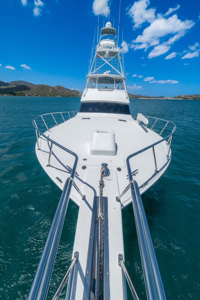 2005 Viking 61 Convertible Bow