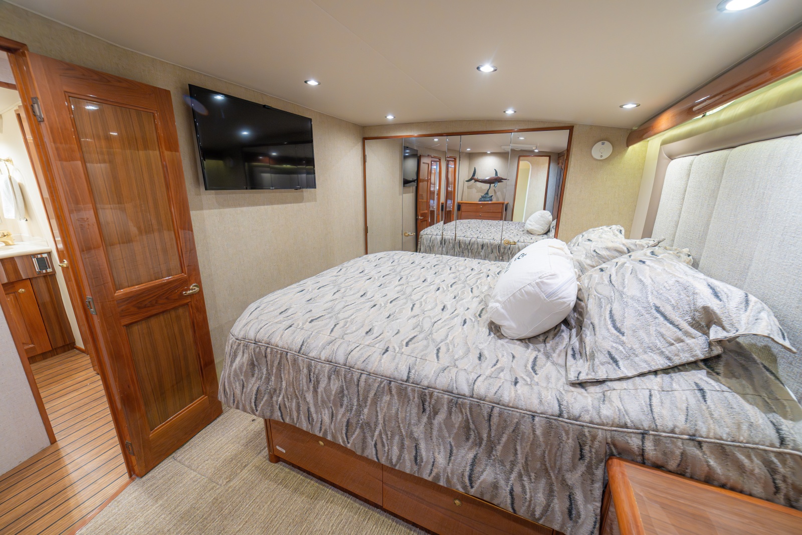 2005 Viking 61 Convertible Master Stateroom