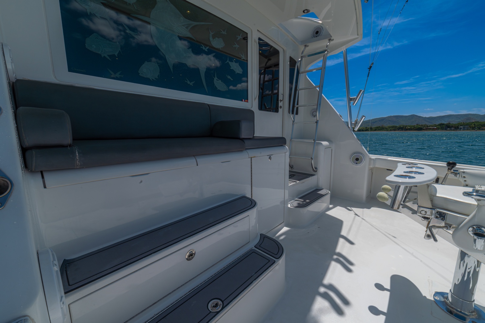 2005 Viking 61 Convertible Cockpit