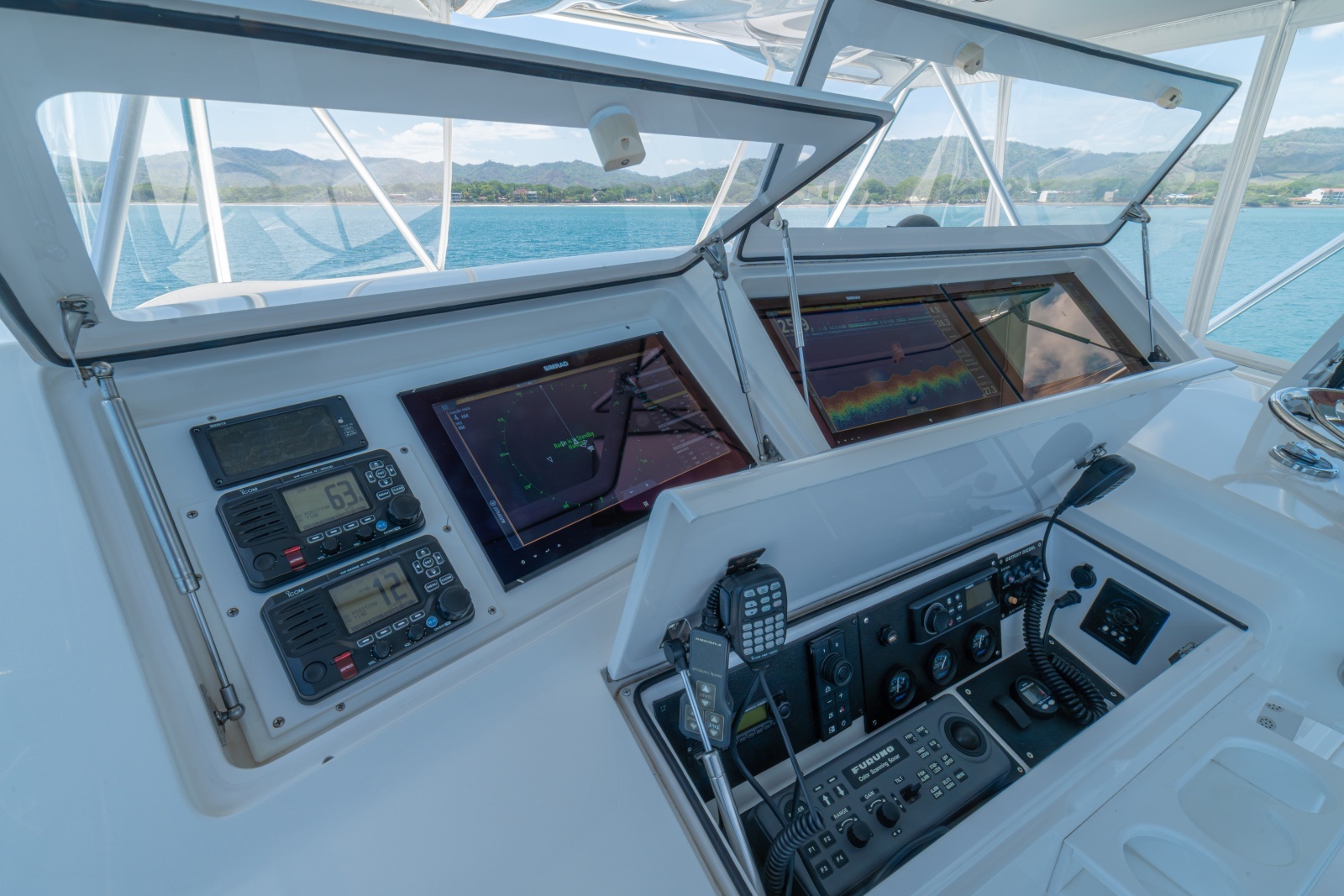 2005 Viking 61 Convertible Flybridge