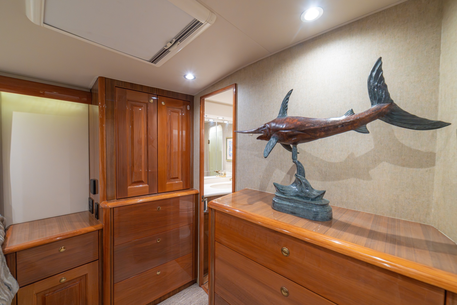 2005 Viking 61 Convertible Master Stateroom