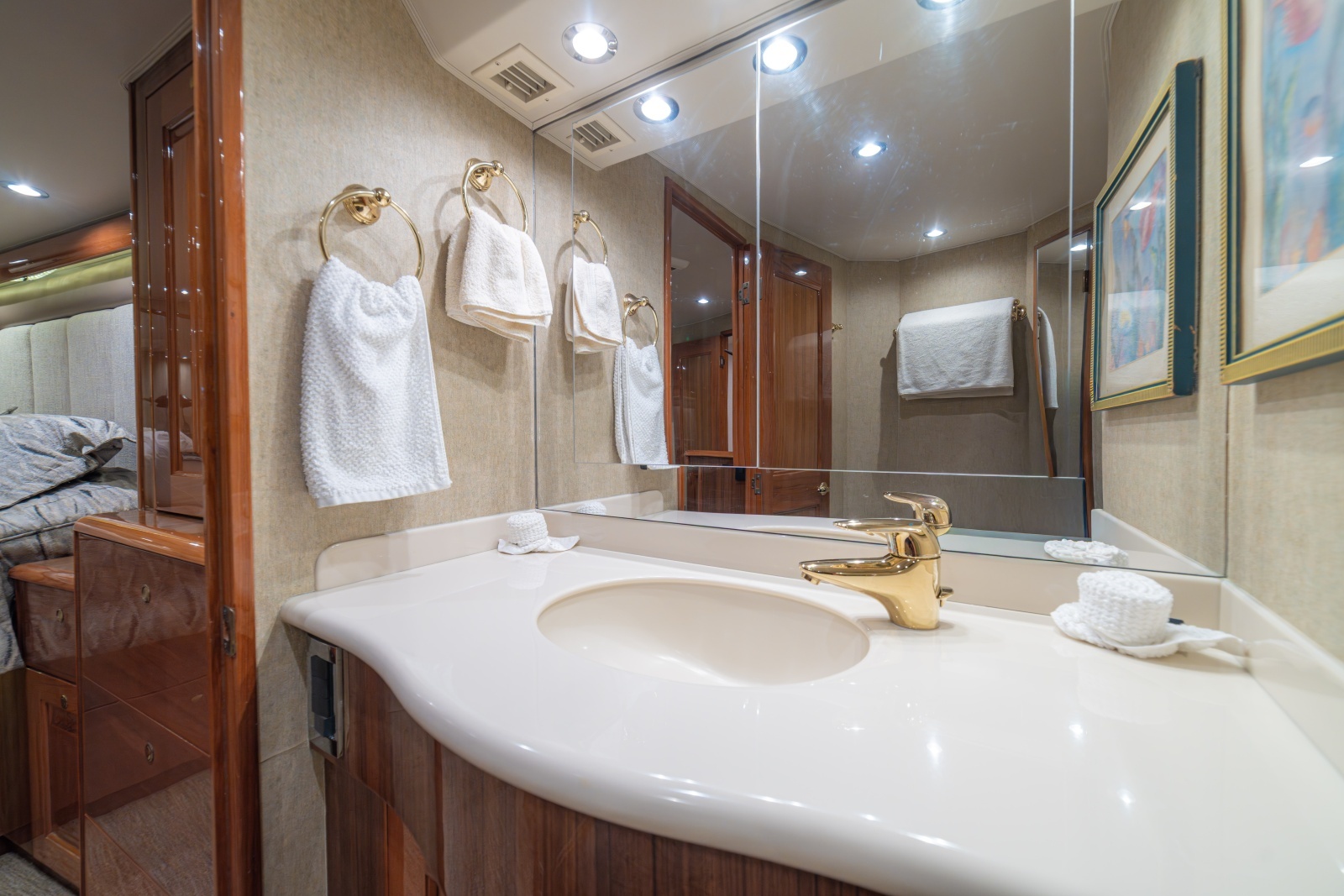 2005 Viking 61 Convertible Master Stateroom