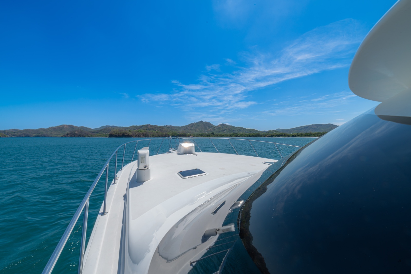 2005 Viking 61 Convertible Bow