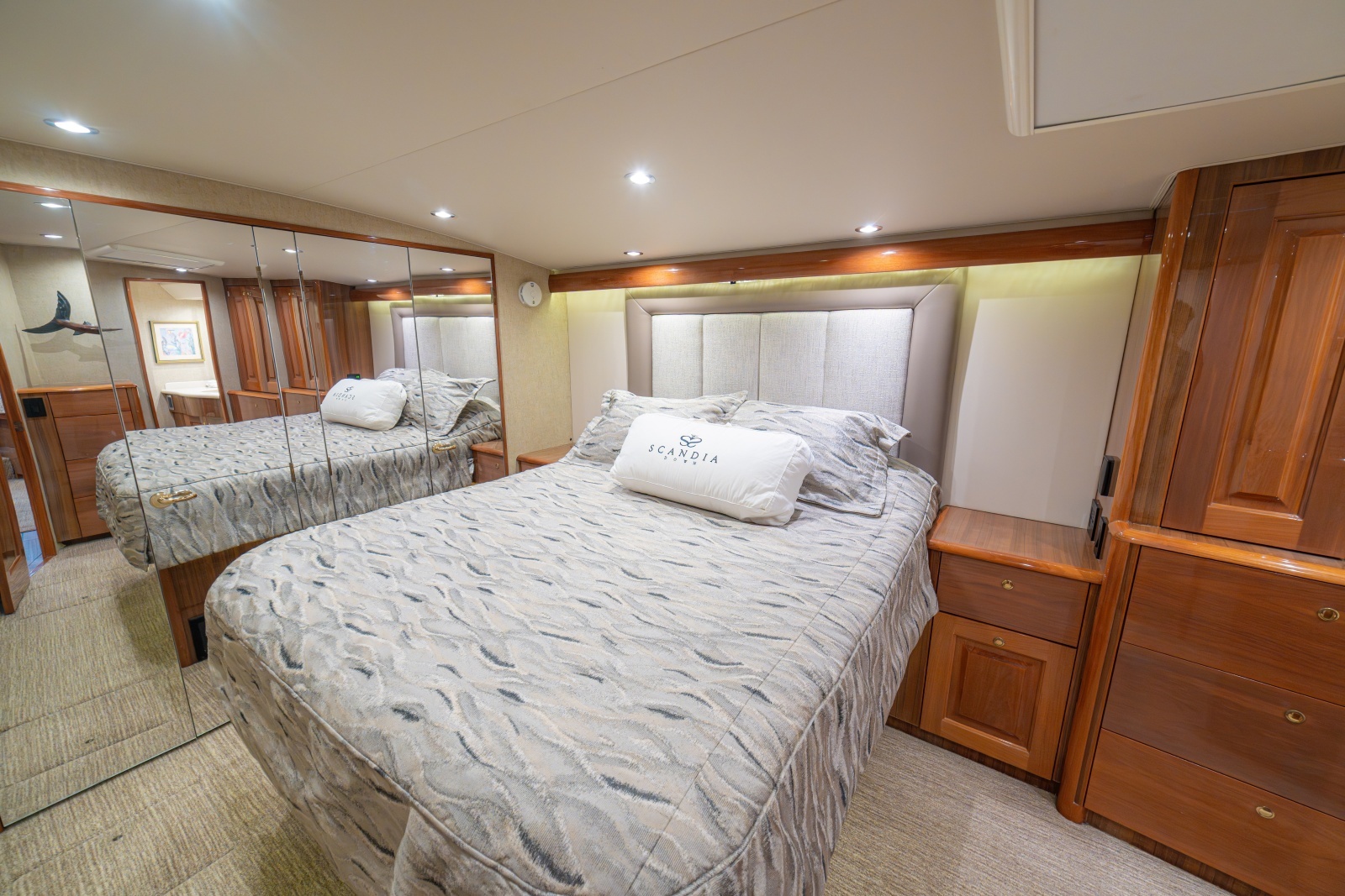 2005 Viking 61 Convertible Master Stateroom