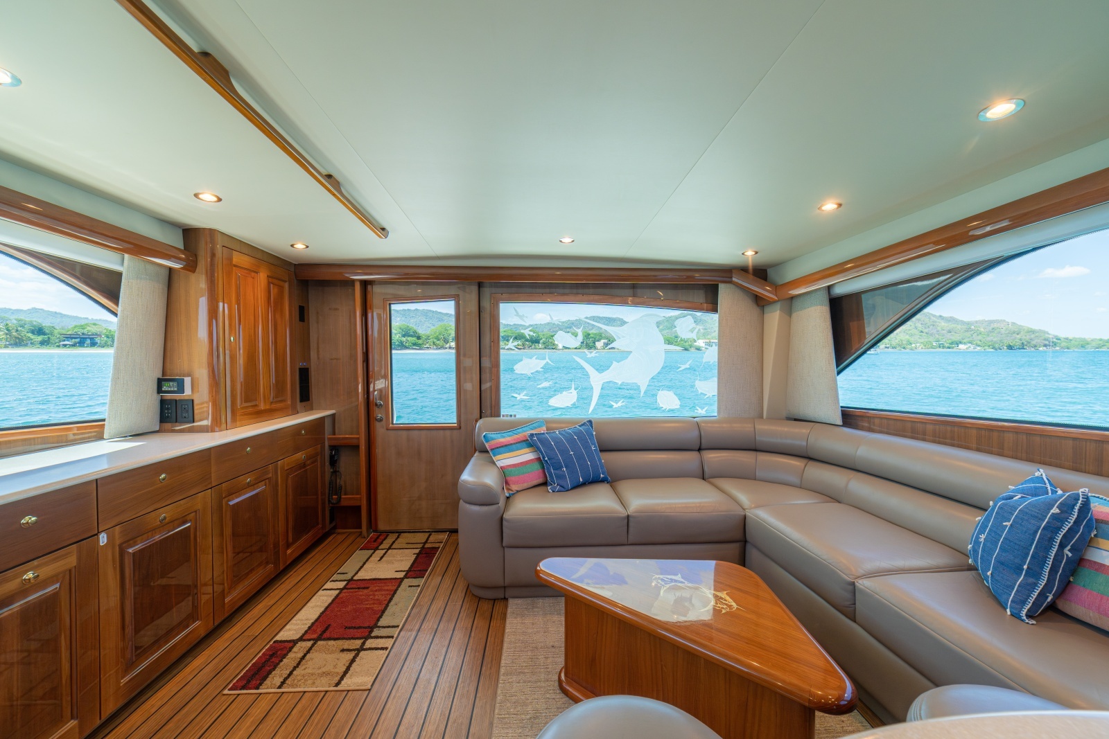 2005 Viking 61 Convertible Salon