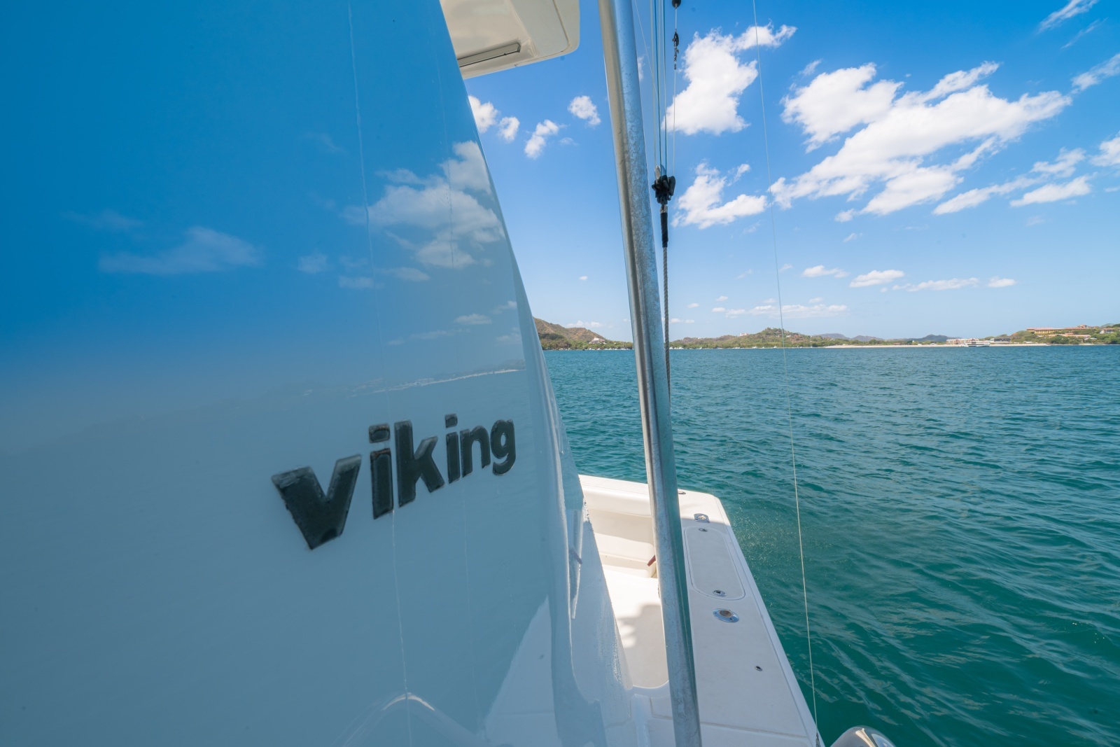 2005 Viking 61 Convertible Bow