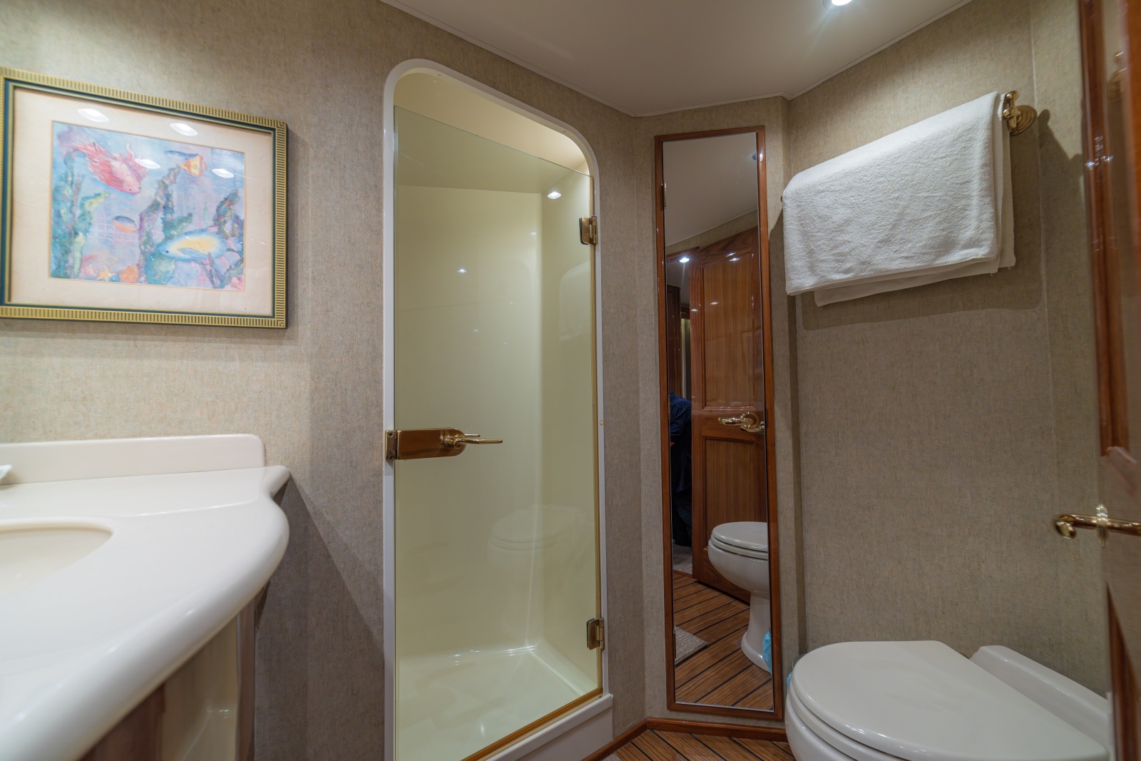 2005 Viking 61 Convertible Master Stateroom