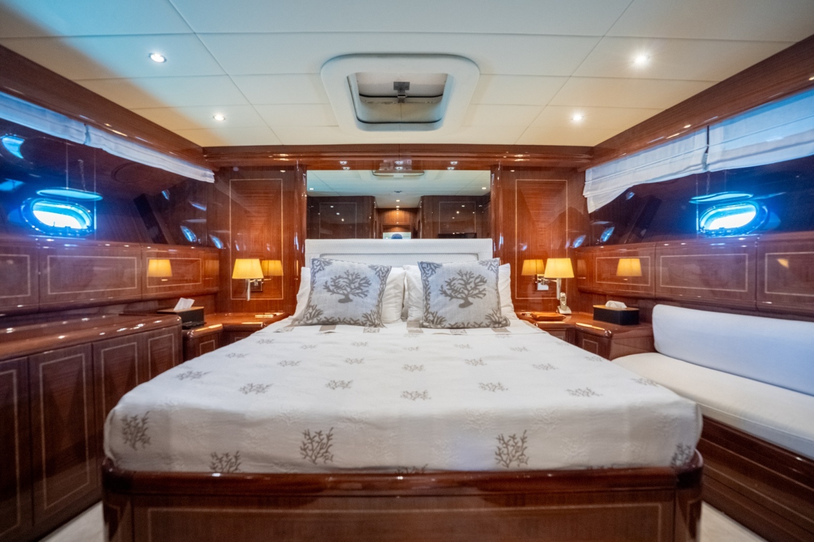 72ft Mangusta Yacht For Sale