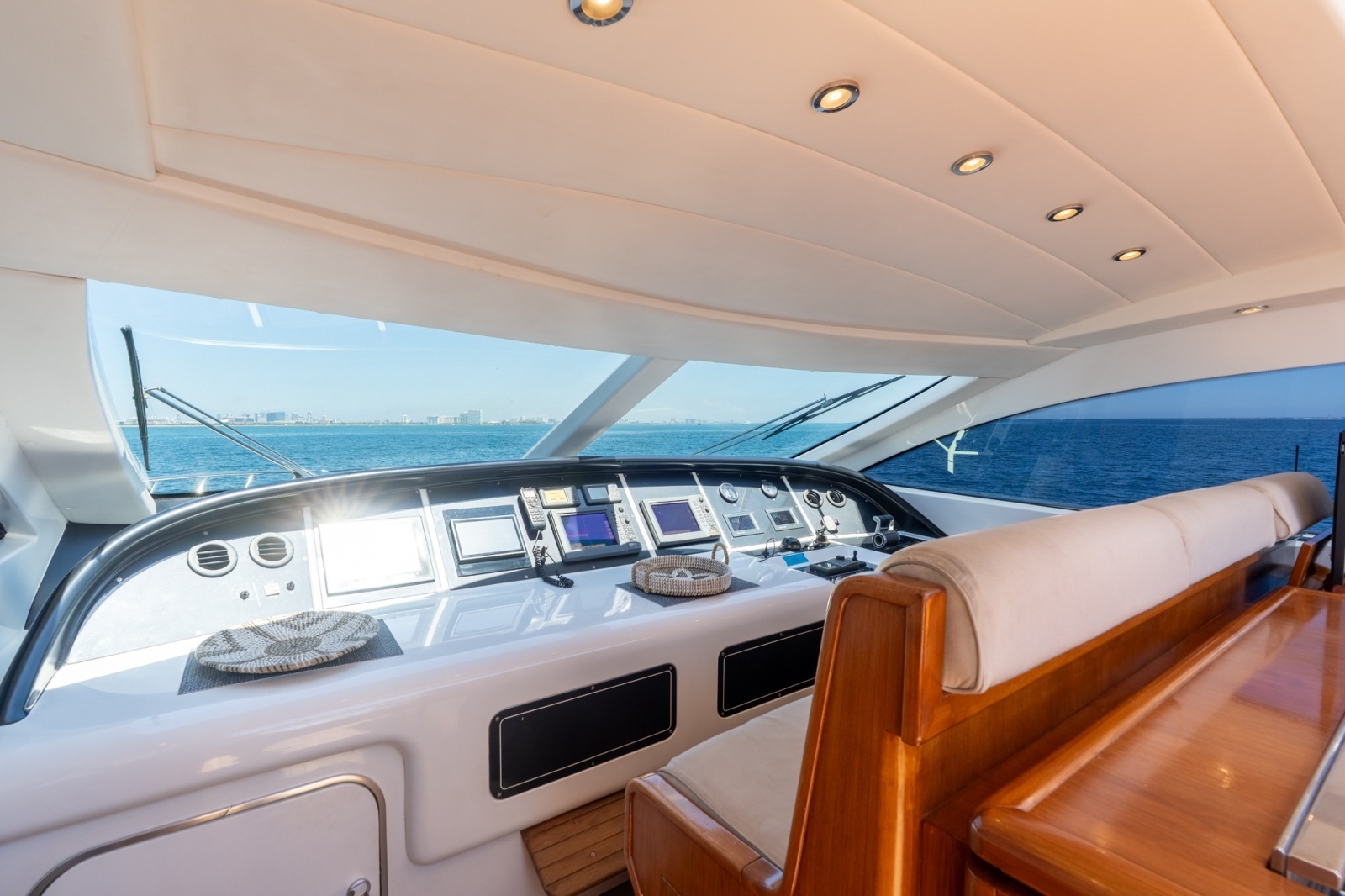 72ft Mangusta Yacht For Sale