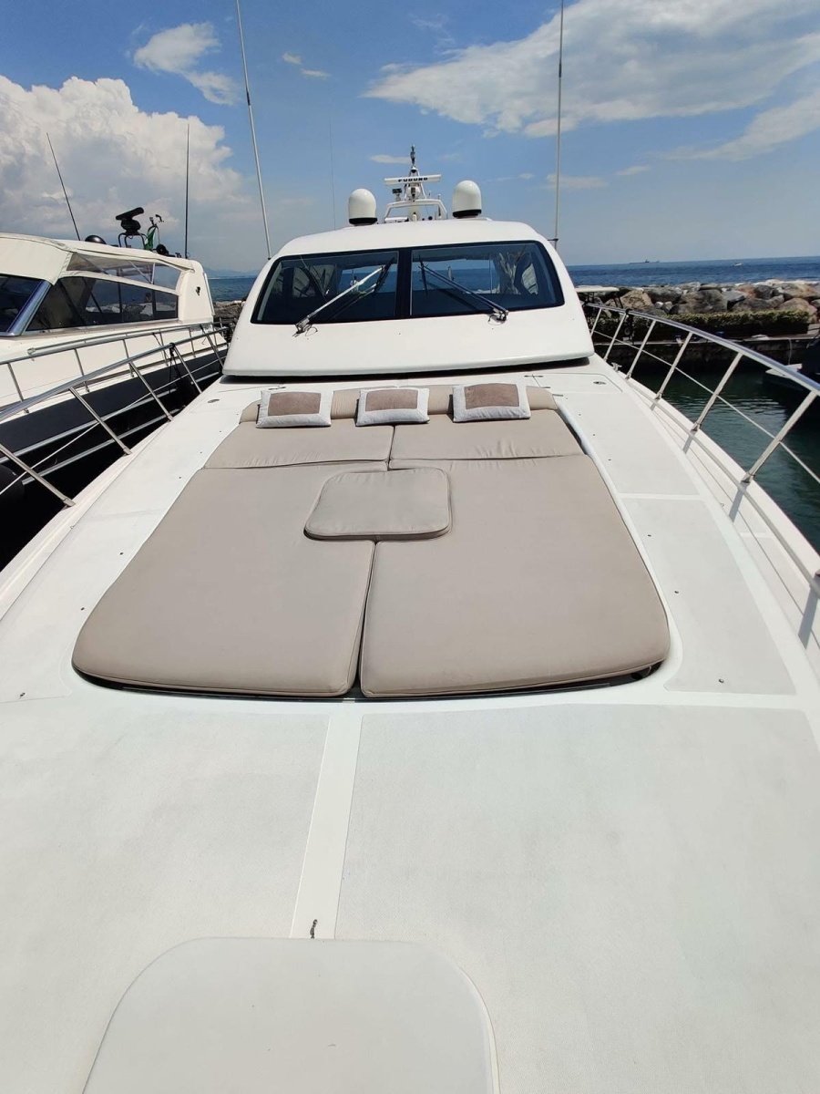 2004 Mangusta 72