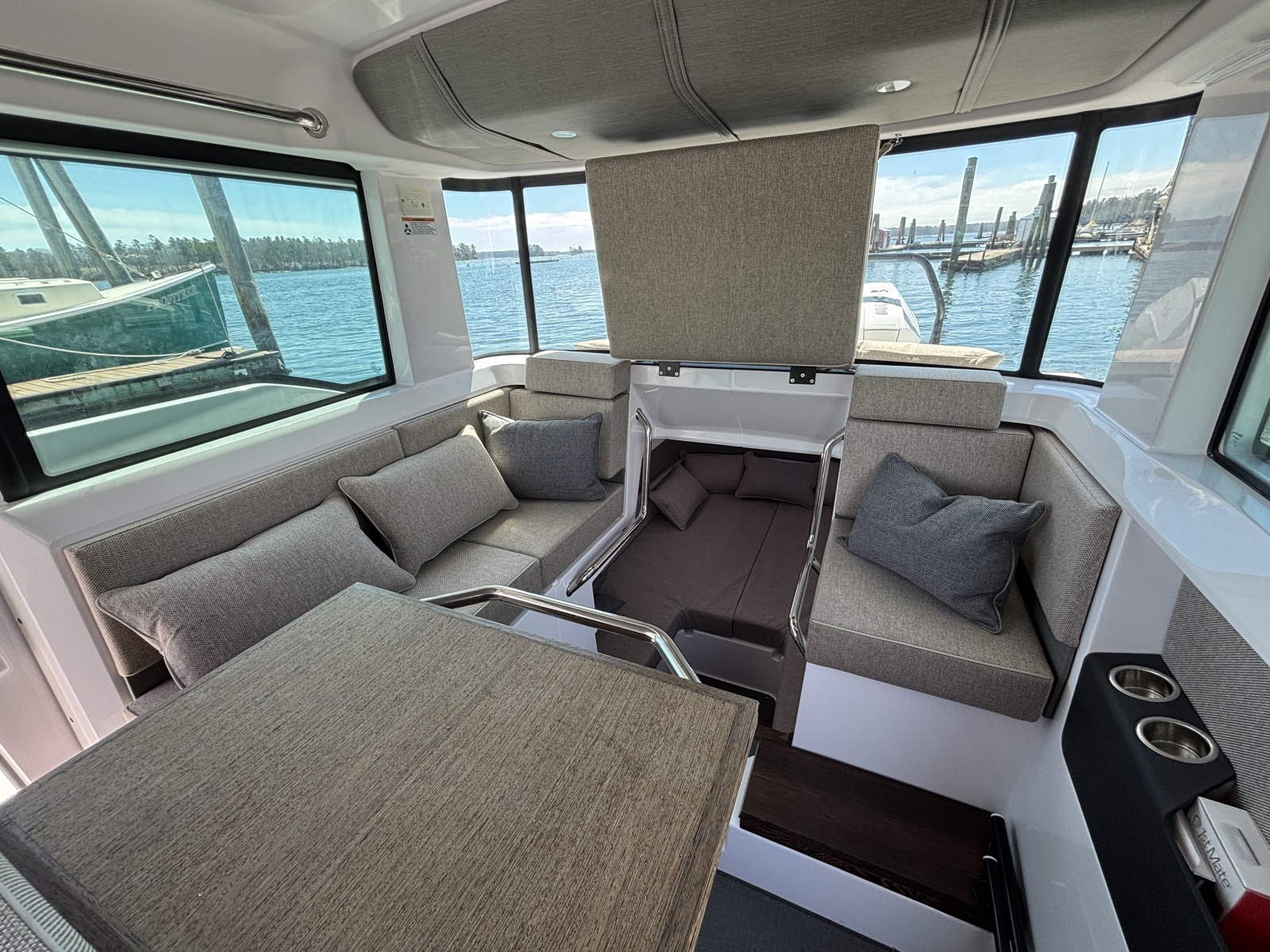 2023 Axopar 37XC Cross Cabin