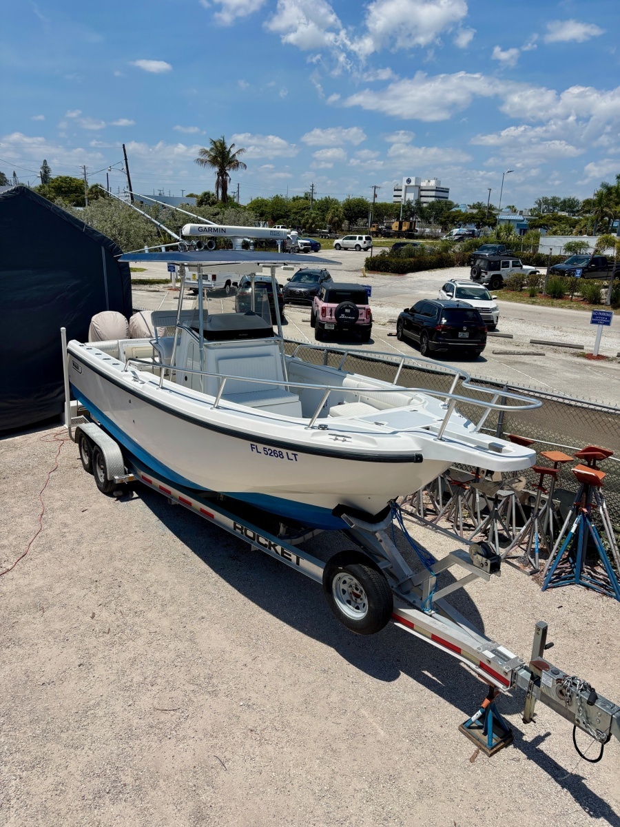 2001 Boston Whaler 26 Outrage