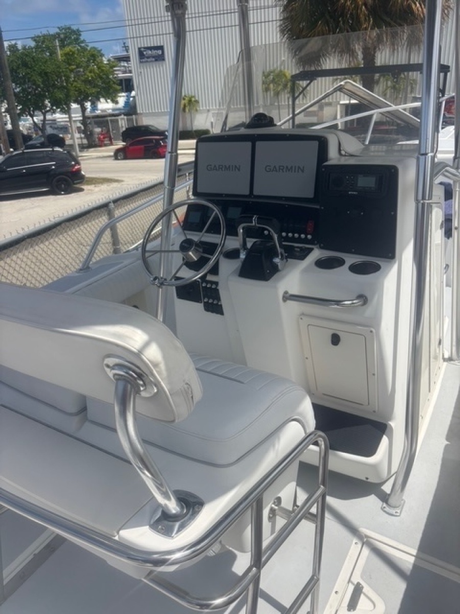 2001 Boston Whaler 26 Outrage