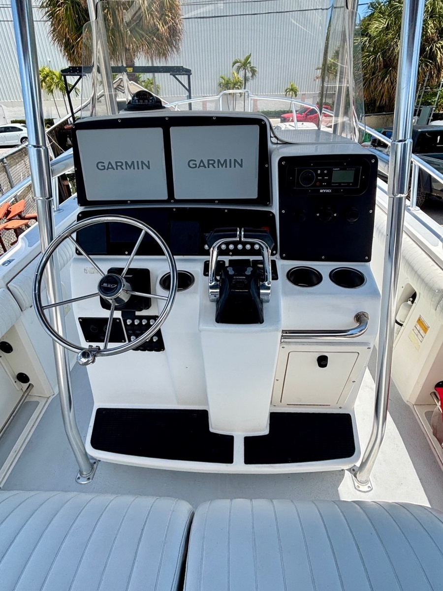 2001 Boston Whaler 26 Outrage