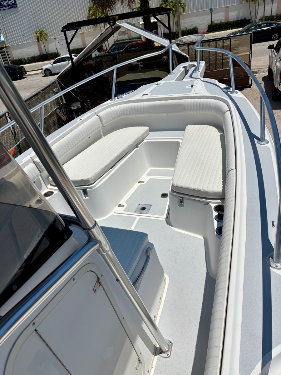 2001 Boston Whaler 26 Outrage