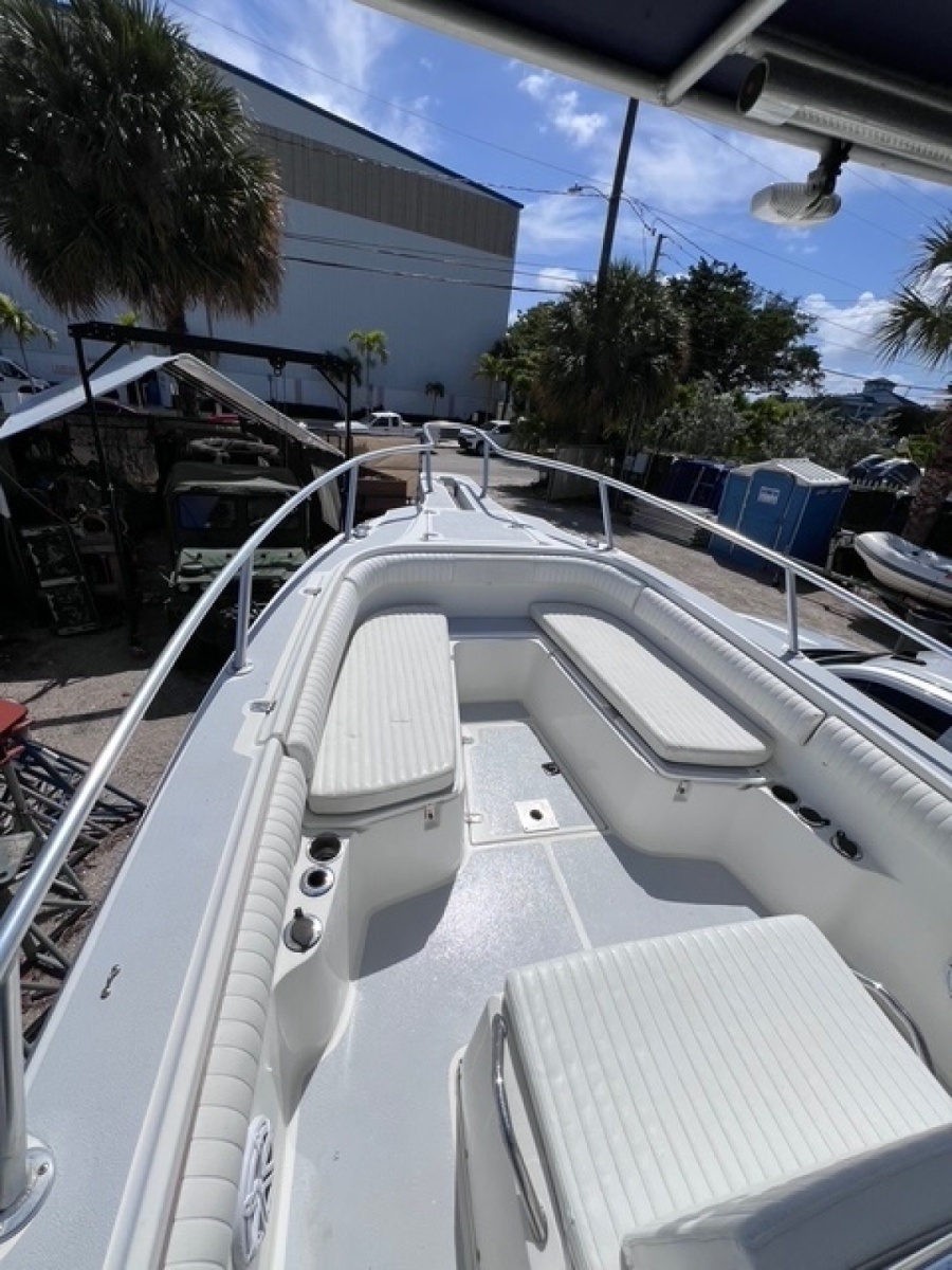 2001 Boston Whaler 26 Outrage