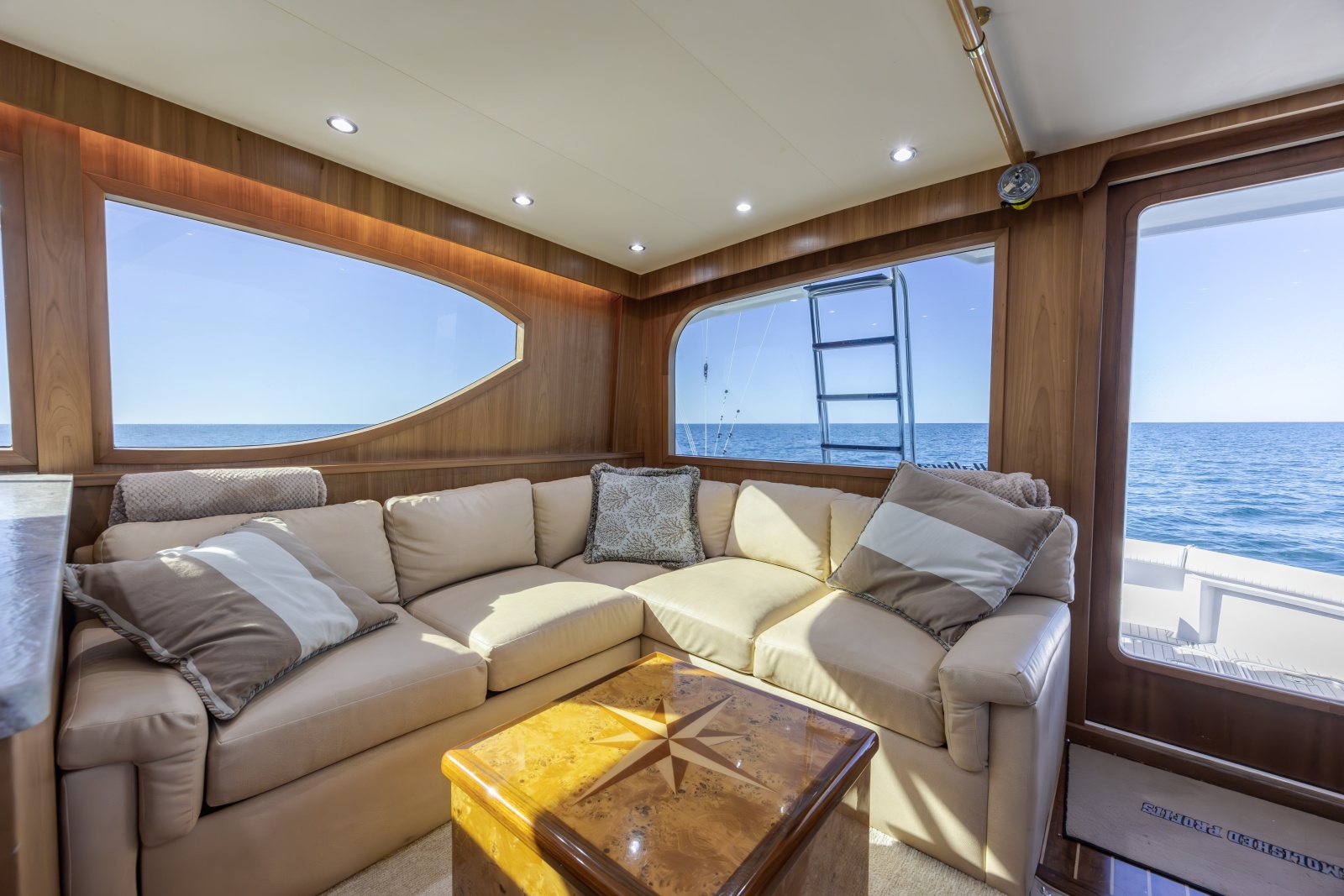 50' 2000 Hatteras 50 Convertible
