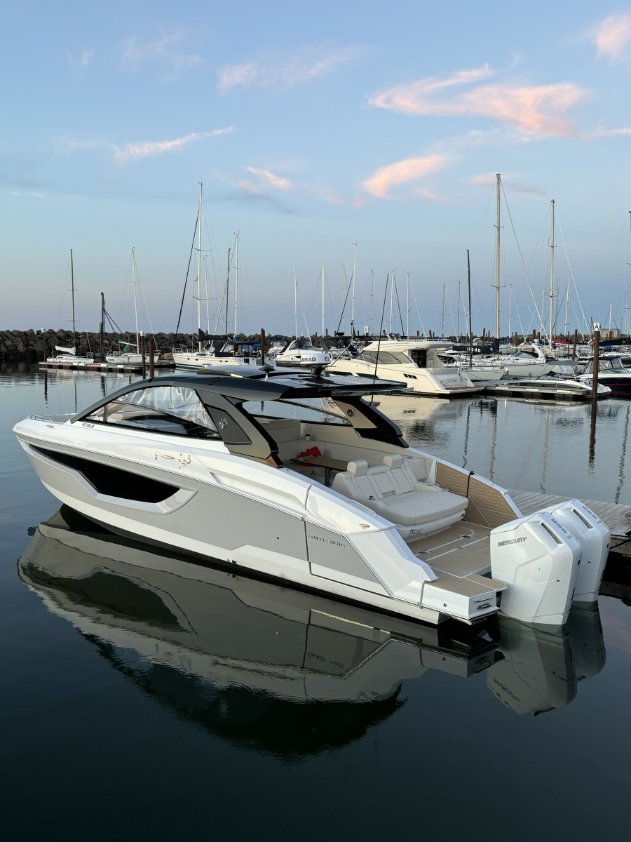 2024 Cruisers Yachts 42 GLS OB