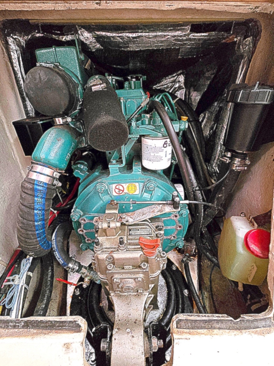 2004 C&C 121