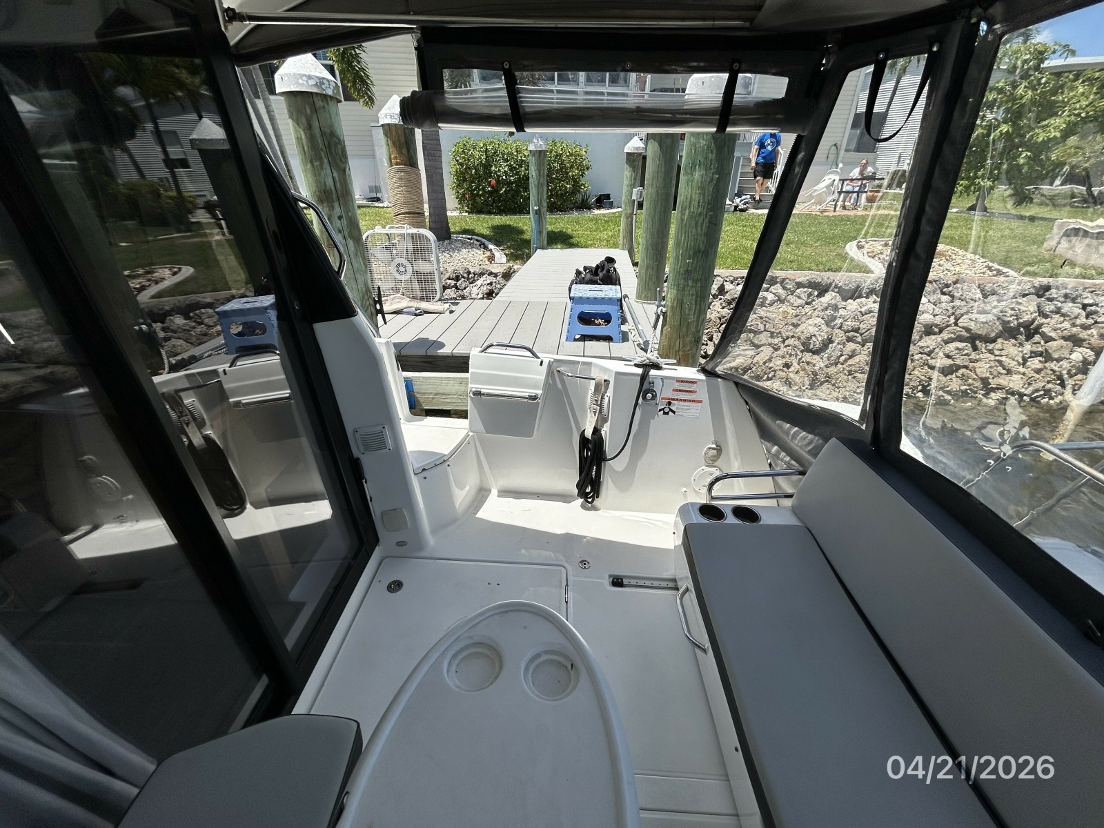 Jeanneau 895 cockpit starboard