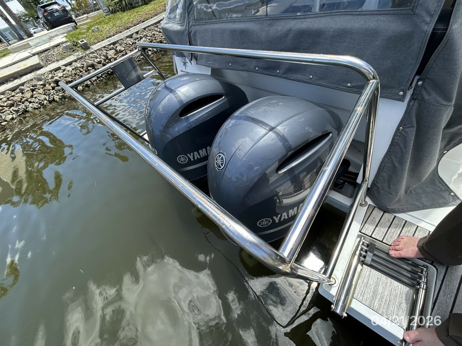 Jeanneau 895 outboards2