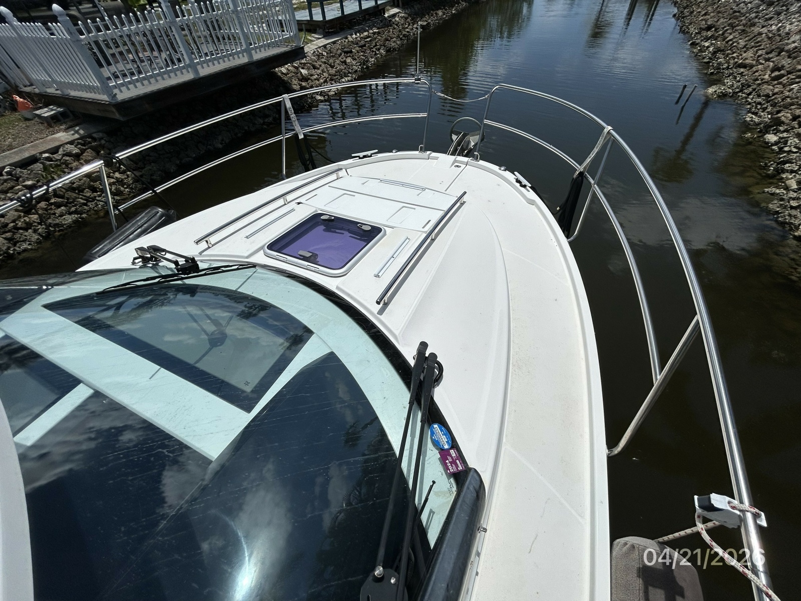 Jeanneau 895 foredeck2