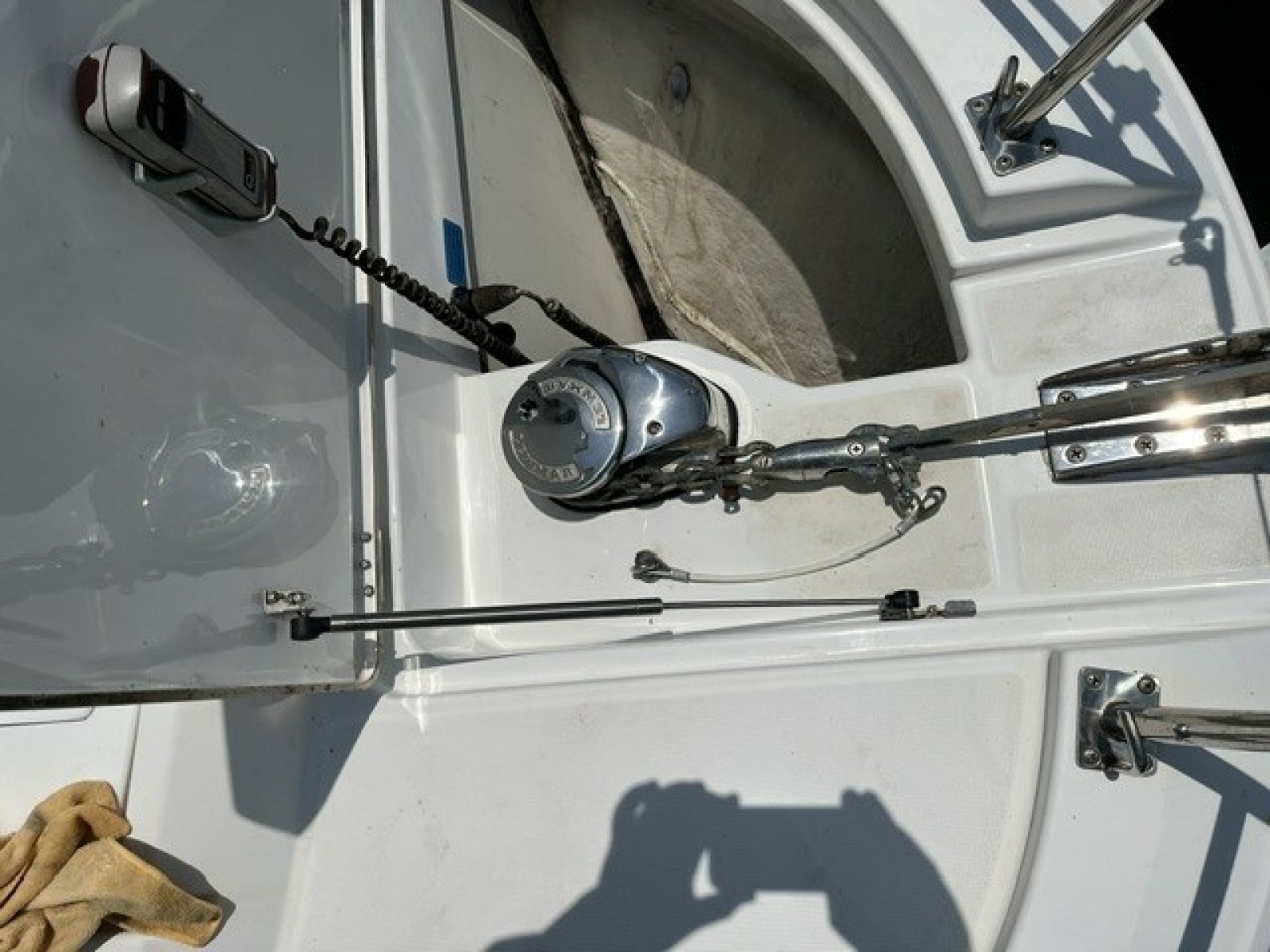 Jeanneau 895 anxchor windlass