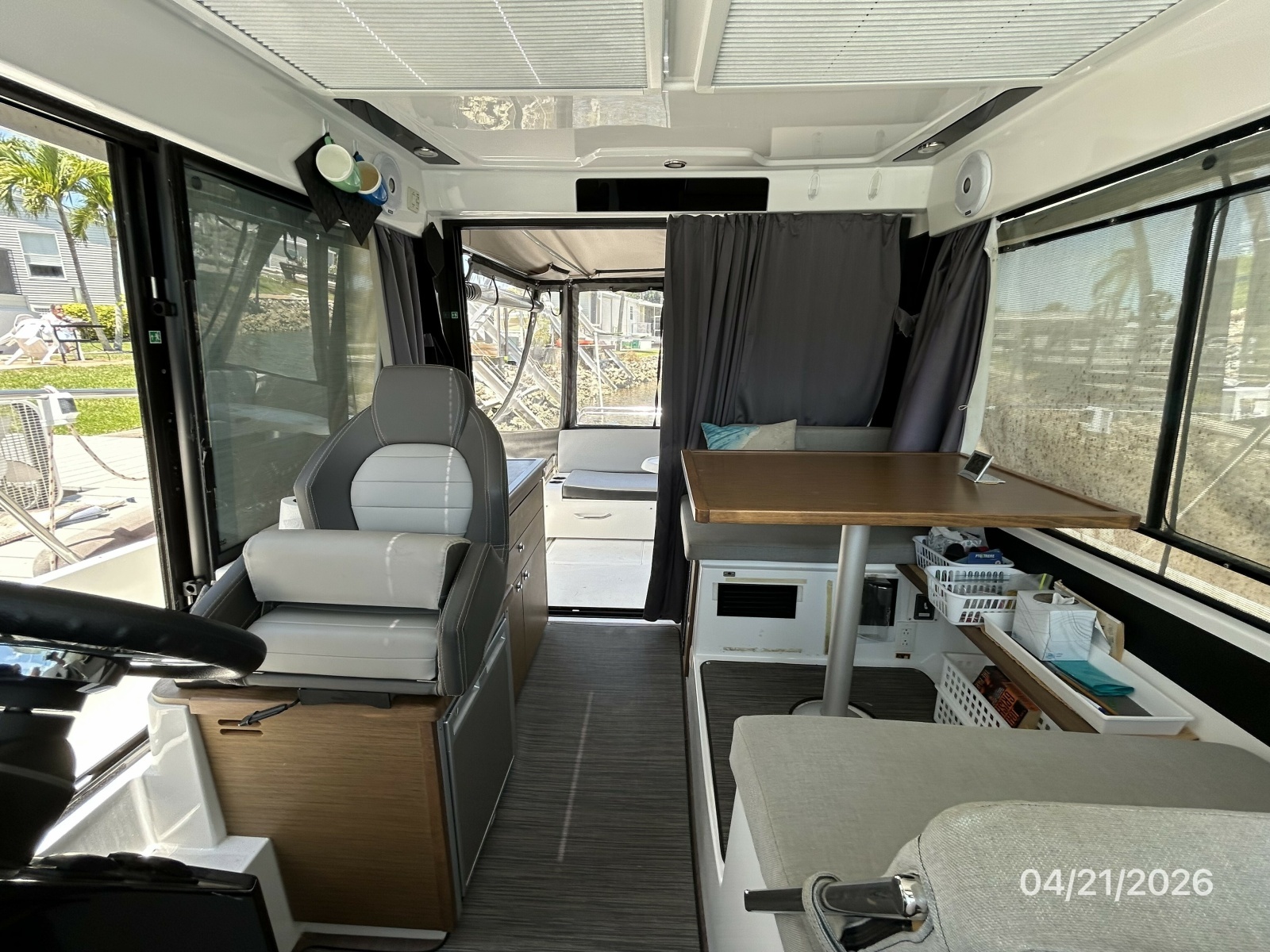 Jeanneau 895 salon aft