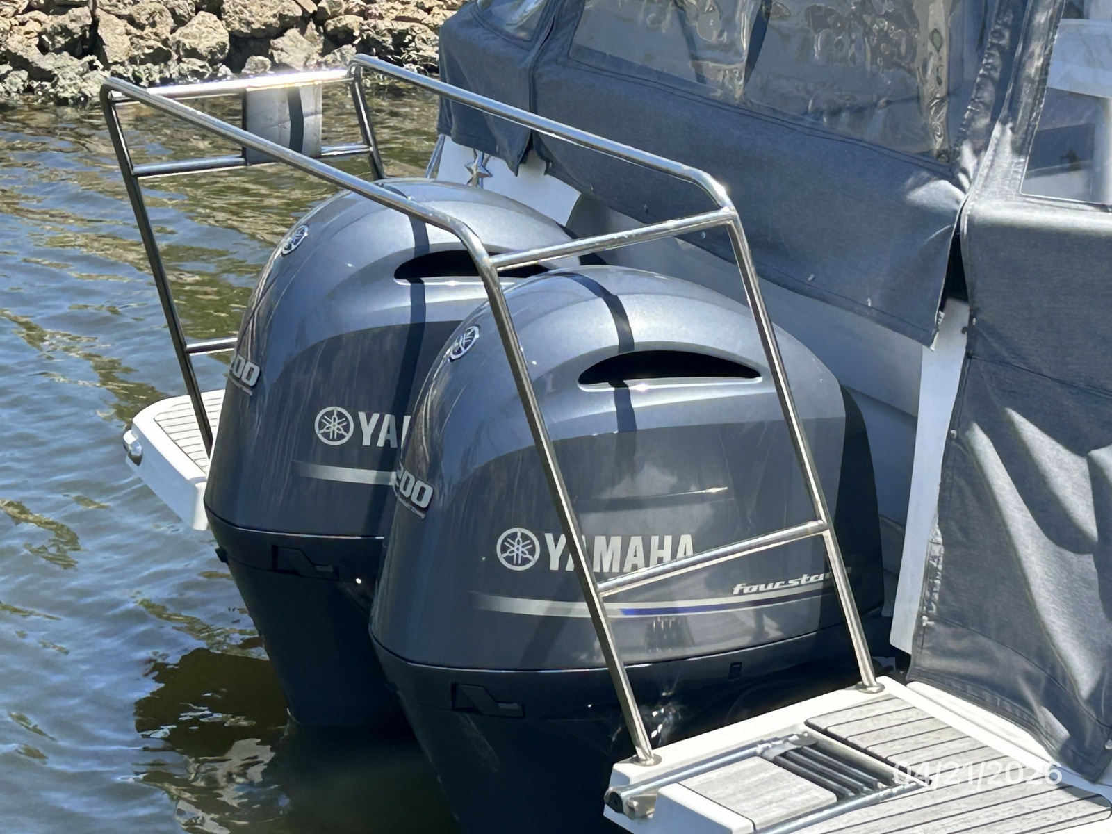 Jeanneau 895 outboards1
