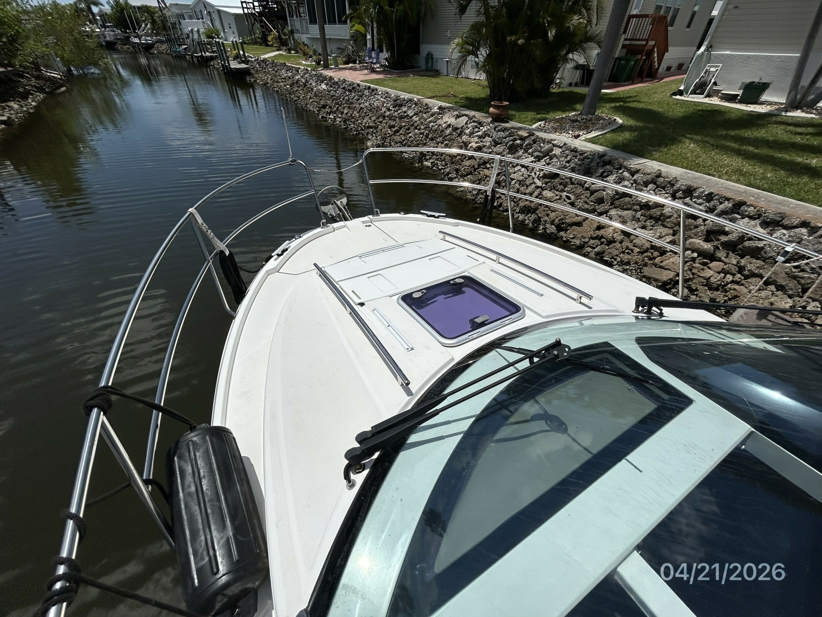 Jeanneau 895 foredeck1