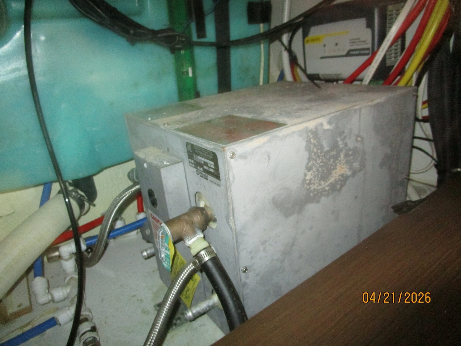 Jeanneau 895  water heater