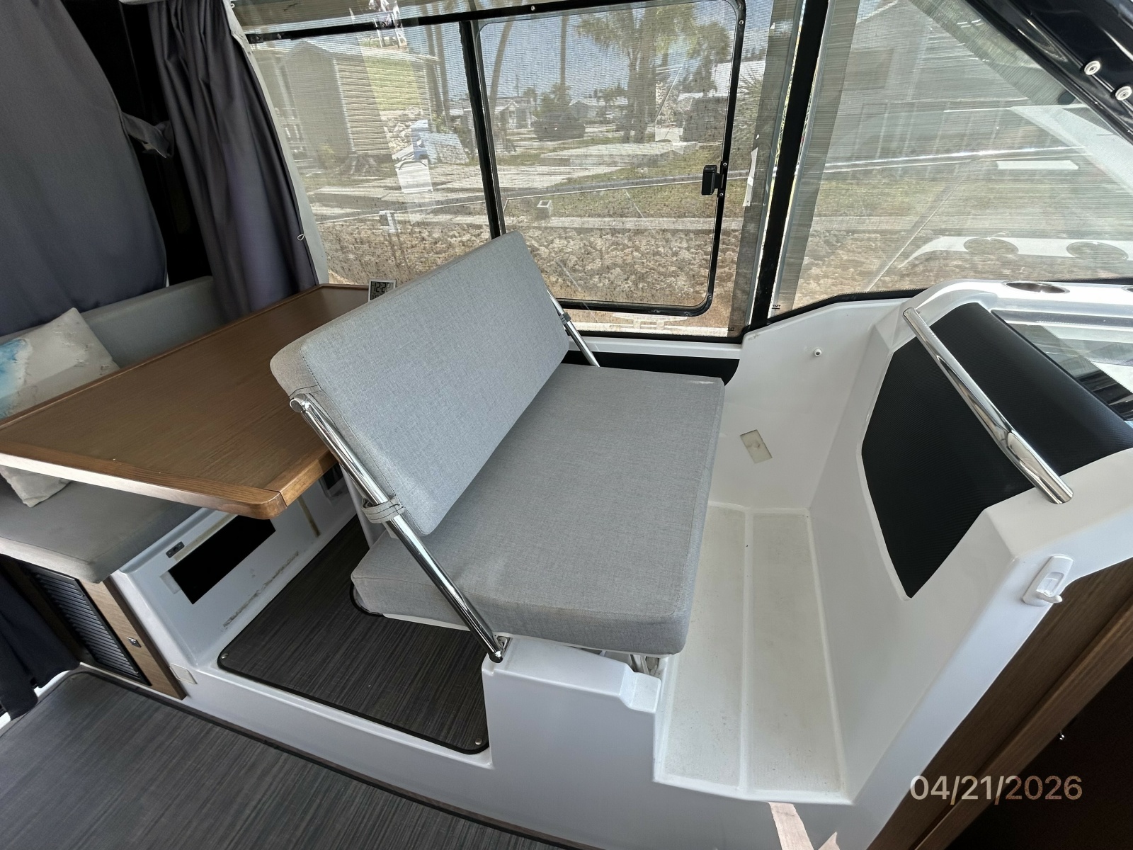 Jeanneau 895 salon port forward seating