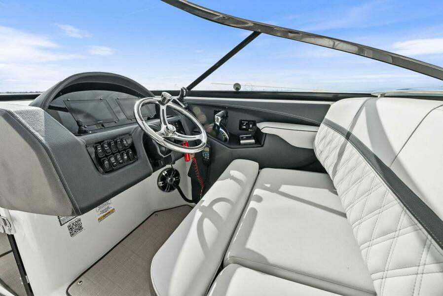 2023 Regal 29 OBX - Helm