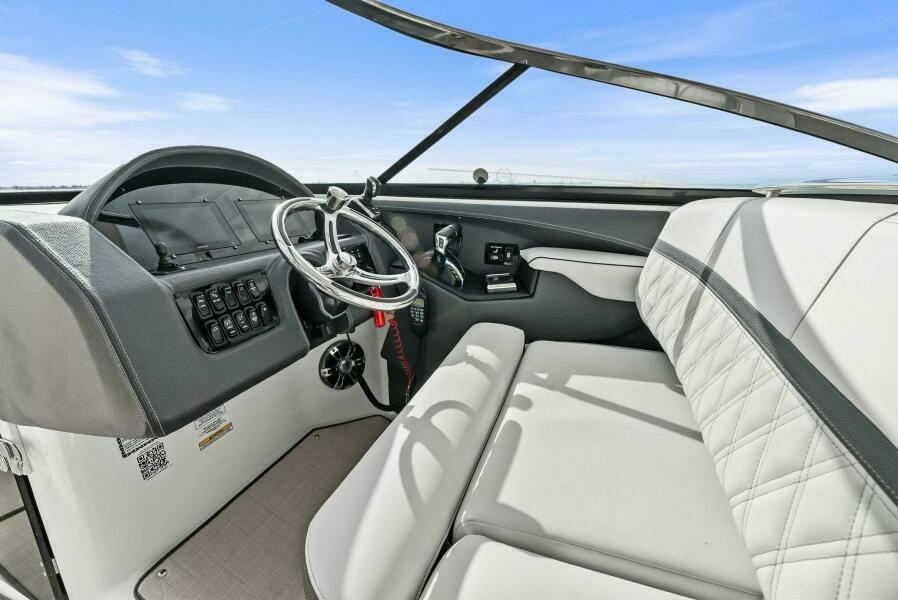 2023 Regal 29 OBX - Helm
