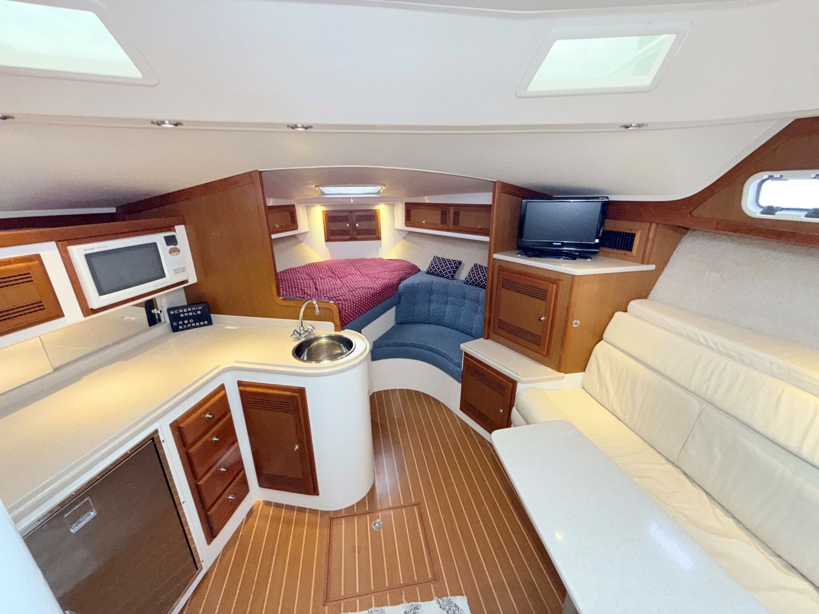 Cabo 35 SCREAMIN' EAGLE - Galley and Cabin