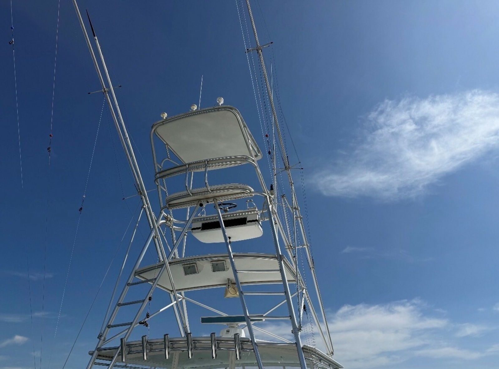 Cabo 35 SCREAMIN' EAGLE -  Tower