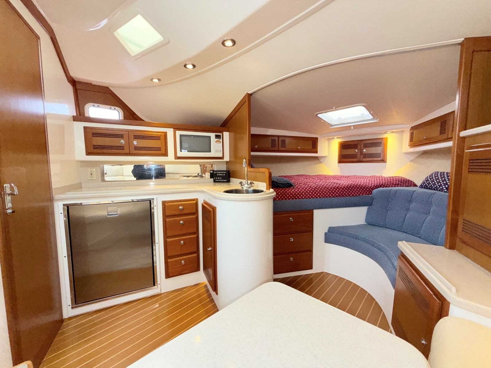 Cabo 35 SCREAMIN' EAGLE - Galley and Cabin