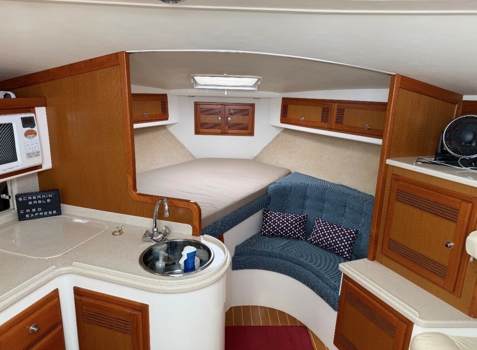 Cabo 35 SCREAMIN' EAGLE - Galley and Cabin