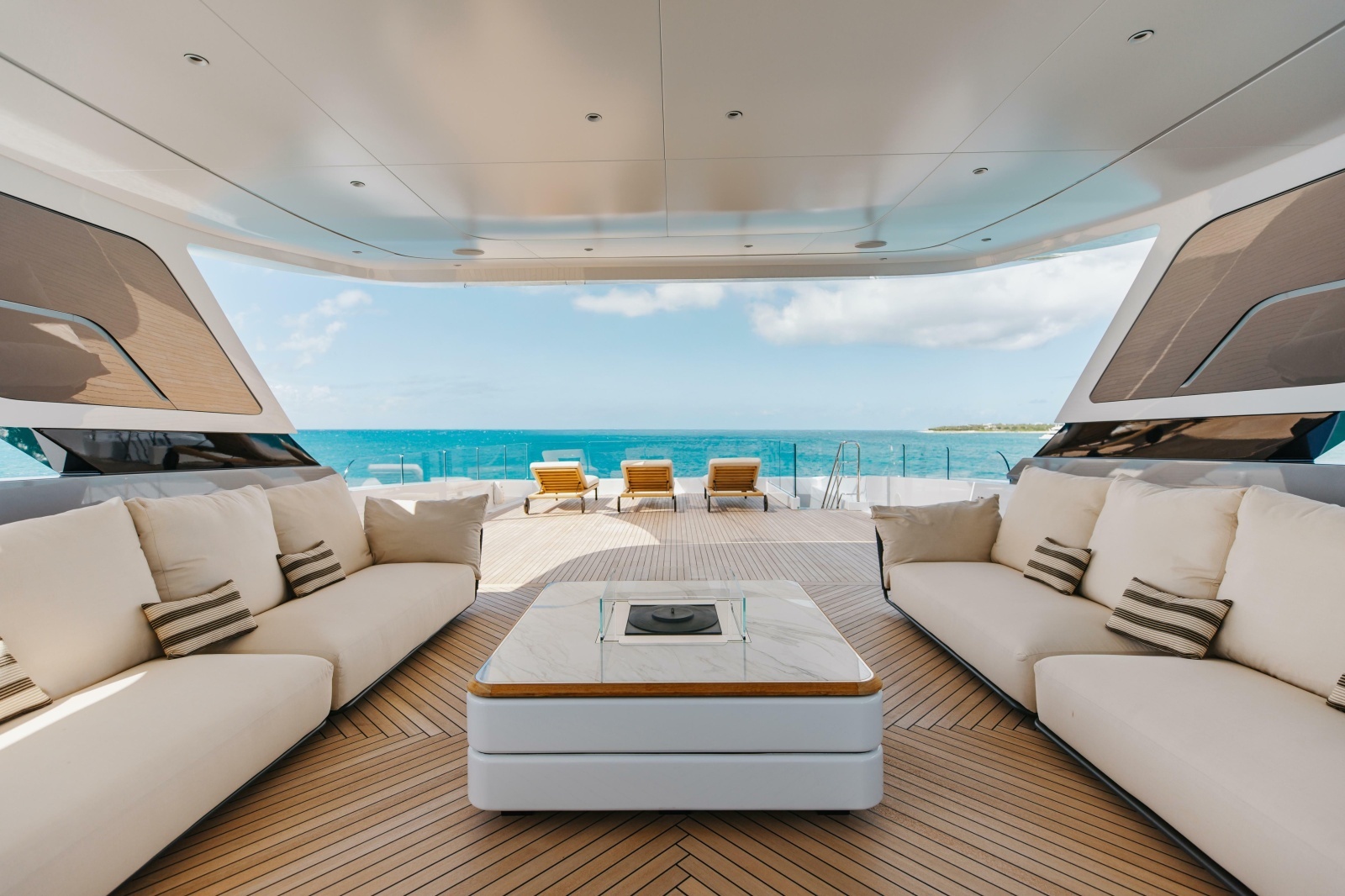 Sundeck Seating Area Looking Aft 