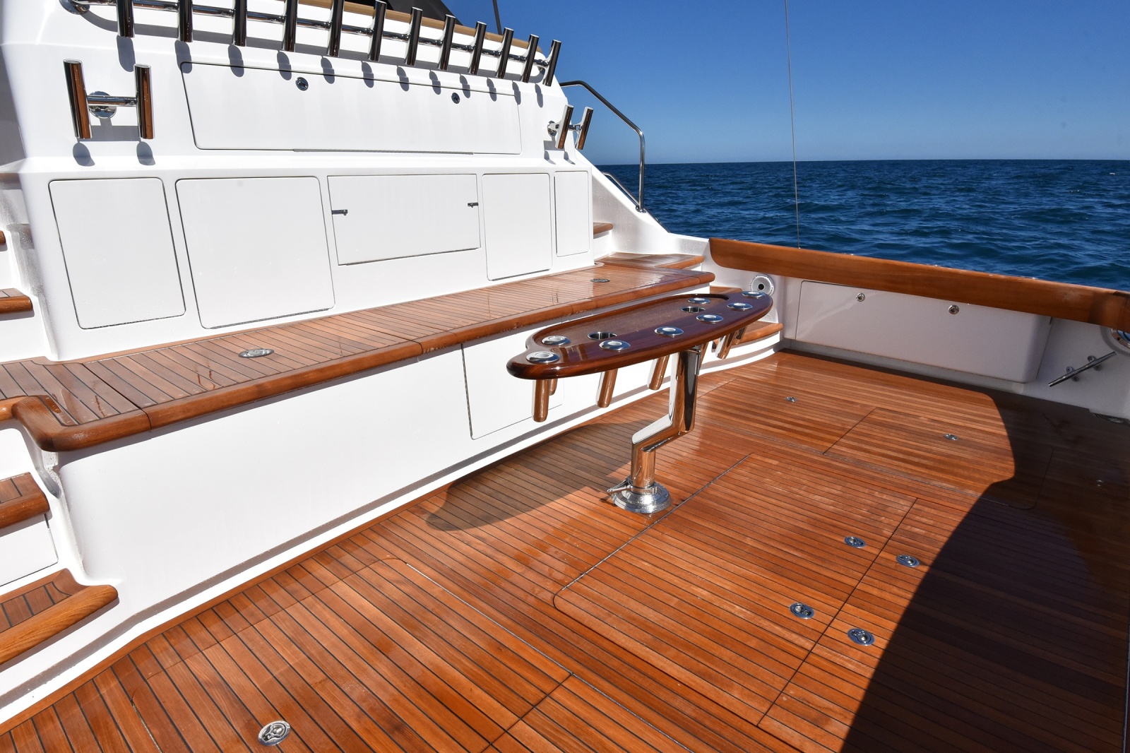 2024 Viking 90 Skybridge
