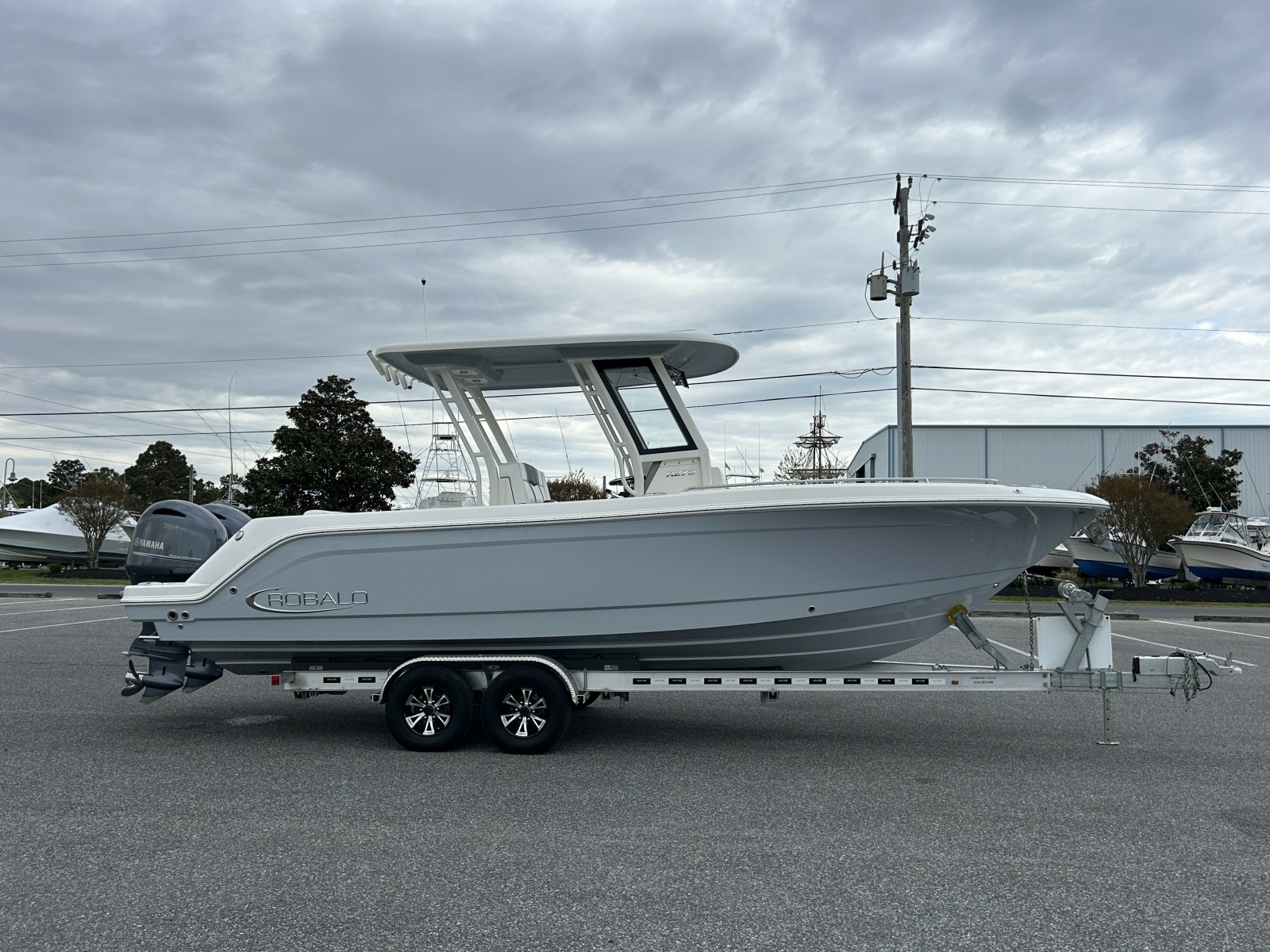 27' 2021 Robalo 273