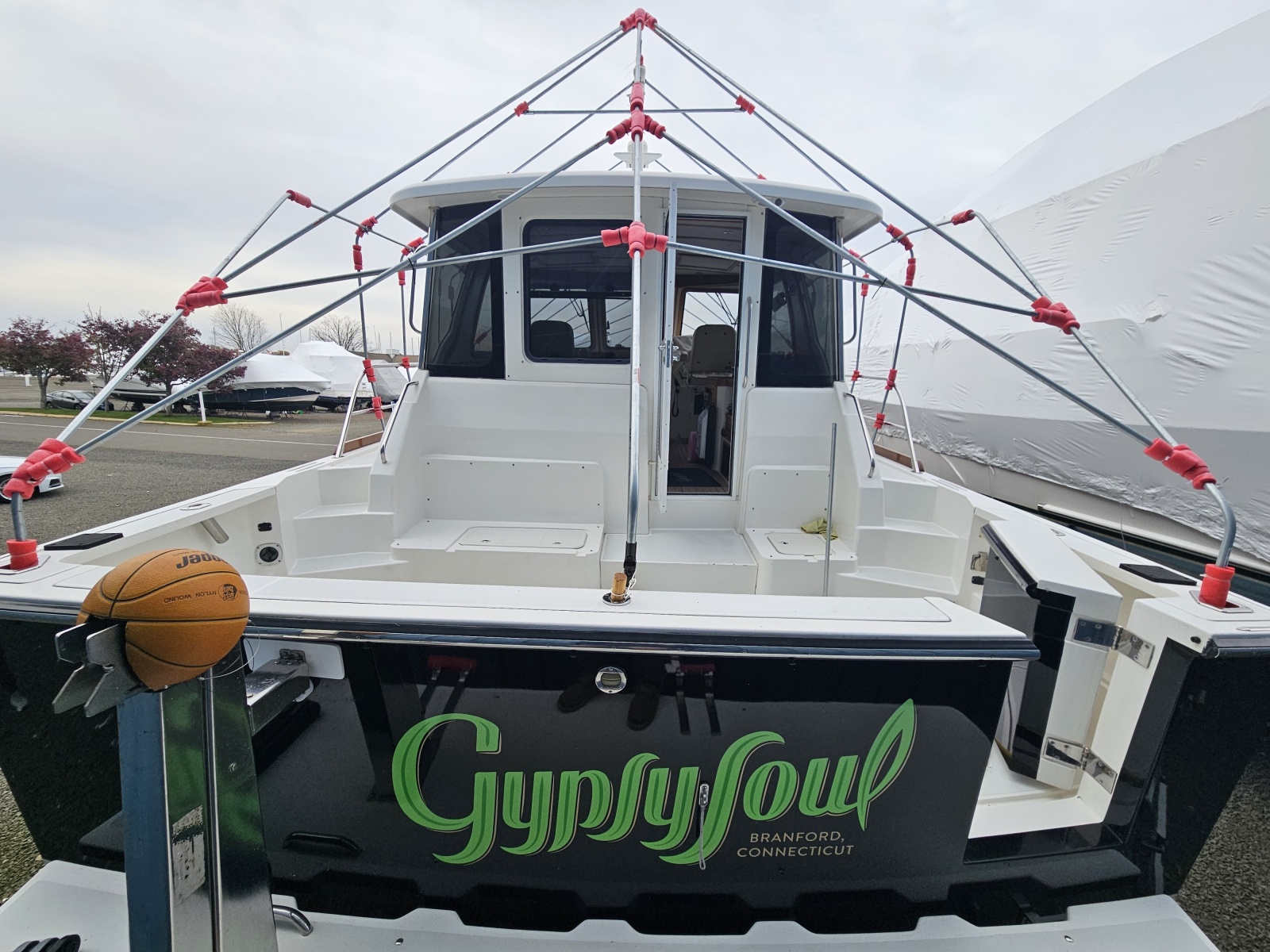 42' 2005 Sabre 42 Express